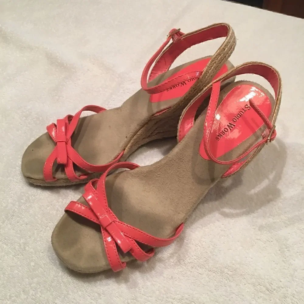 Studio Works size 10 peach orange wedges macrame detailing